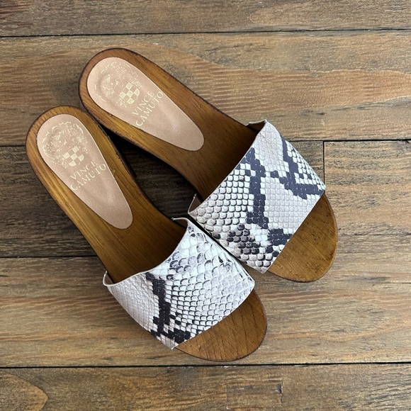 VINCE CAMUTO Wood platform neutral snakeskin slide sandals with gold-tone studs - Picture 5 of 12